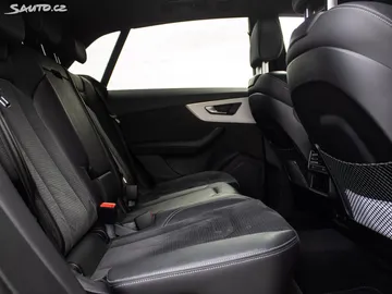 Car image 32