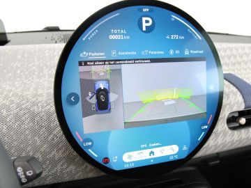 Car image 24