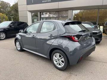 Car image 4