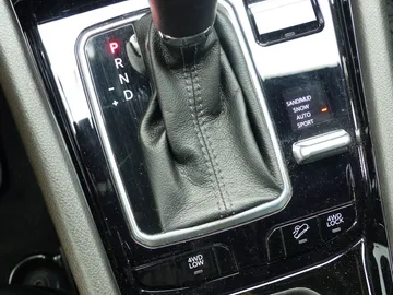 Car image 27