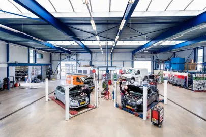 Car image 26