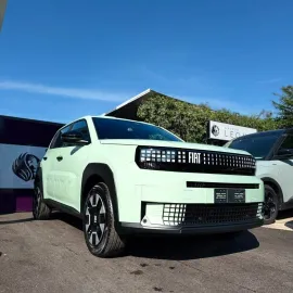 Car image 3