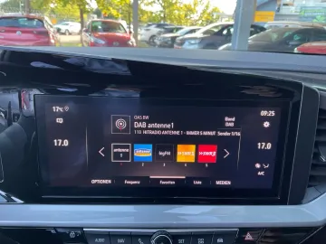 Car image 30