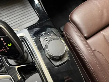 Car image 32