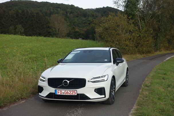 Volvo V60 T6 R Design AWD 251 kW image number 1