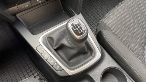 Car image 14