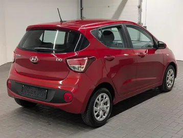 Car image 4