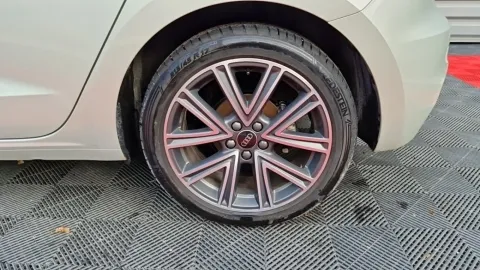 Car image 29