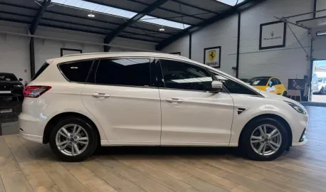 Car image 30