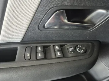 Car image 35
