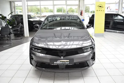 Car image 15