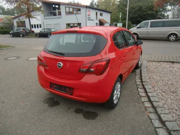 Car image 4