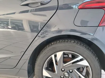 Car image 26