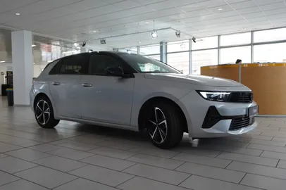 Car image 4