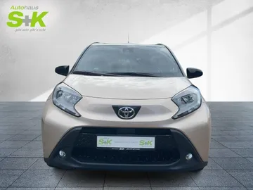 Car image 2