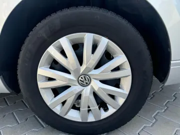Car image 37