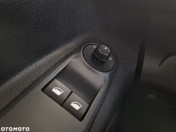 Car image 40