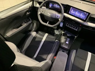 Car image 25