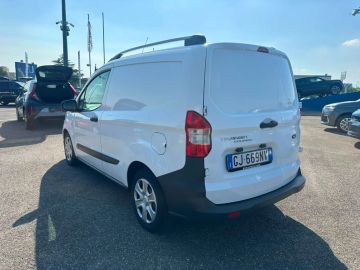 Car image 19