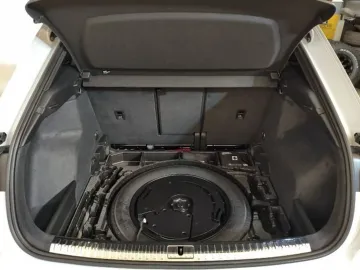 Car image 32