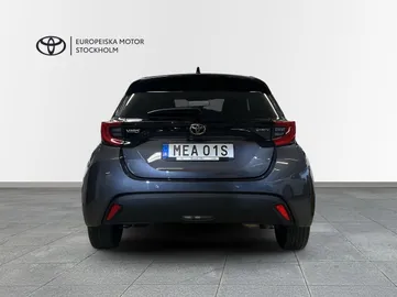 Car image 3