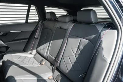 Car image 38