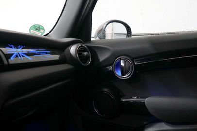 Car image 37