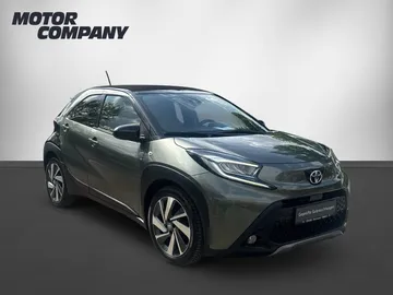 Car image 19