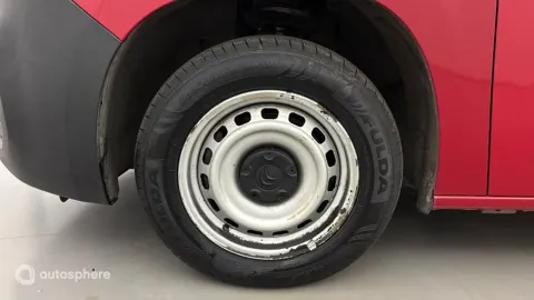 Car image 20