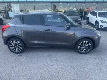 Car image 12
