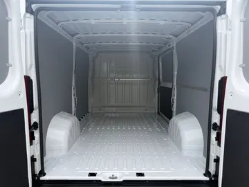 Car image 37