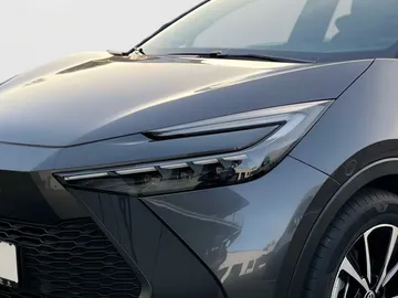 Car image 13
