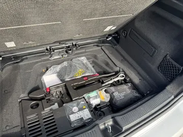 Car image 24