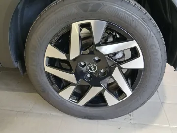 Car image 27