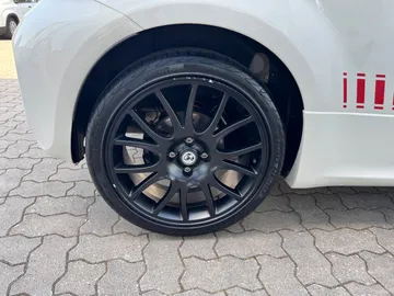 Car image 23