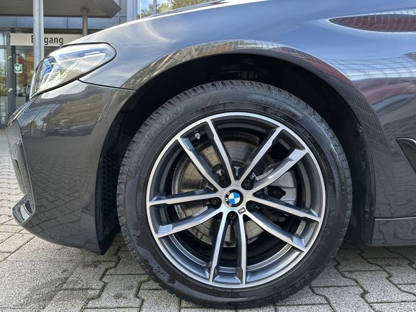 BMW 520d Touring xDrive 140 kW image number 32