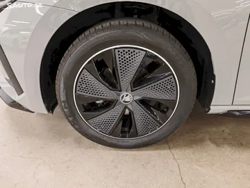Car image 29
