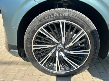 Car image 40