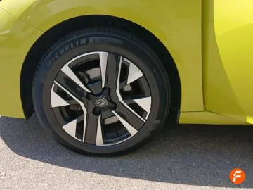 Car image 26