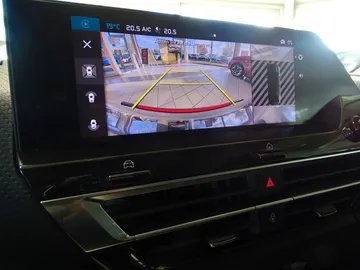 Car image 25