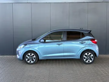 Car image 4
