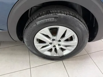 Car image 28
