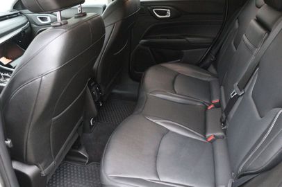 Car image 33