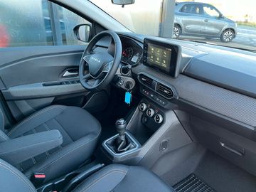 Car image 12