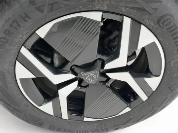 Car image 26