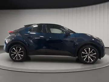 Car image 3