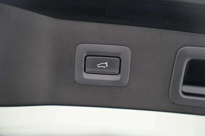 Car image 36