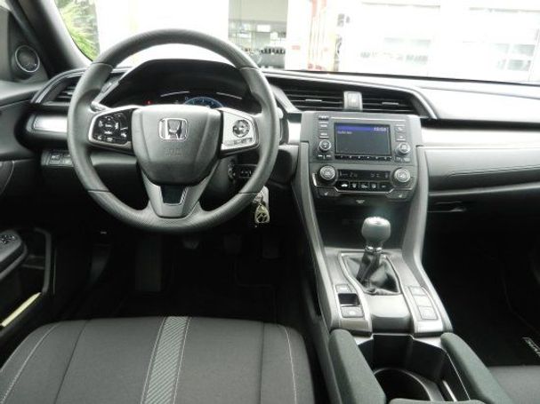 Honda Civic 1.0 Turbo Comfort 93 kW image number 9