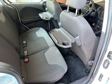 Car image 12