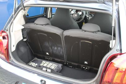 Car image 26